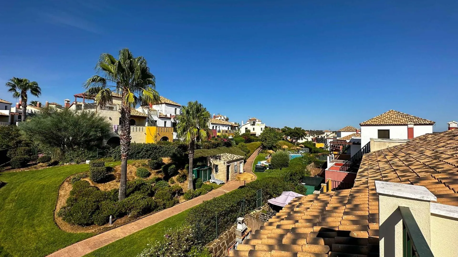 Bright 3 Bedroom Corner Townhouse Las Lomas Bau001 Ayamonte
